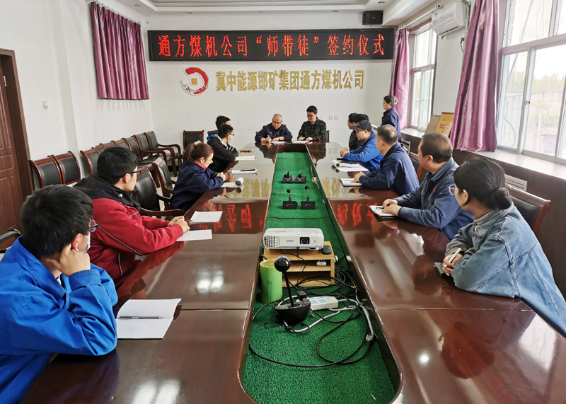 2023.04.10張 弘 舉行“師帶徒”簽約儀式.jpg