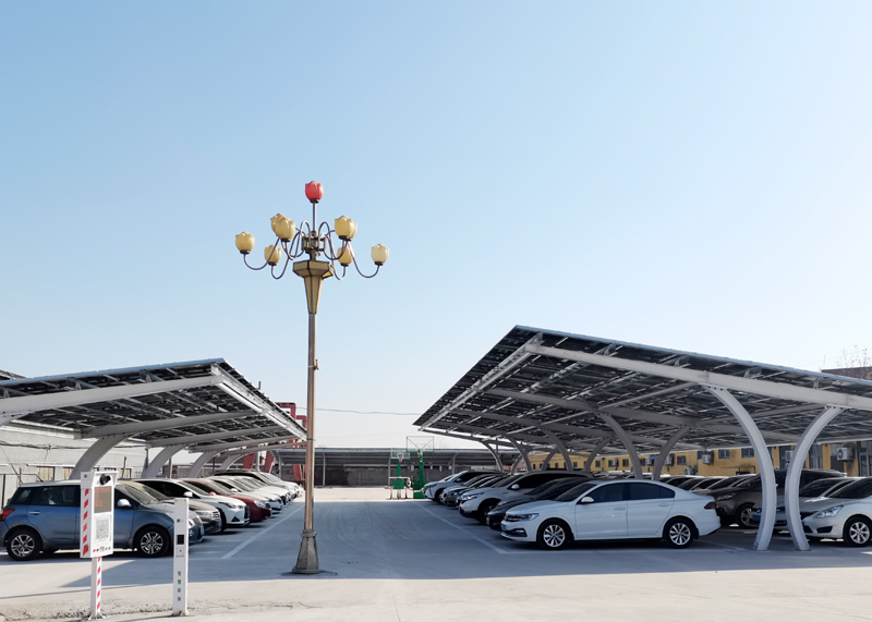 2025.01.10教瑞芬 新能源光伏車棚順利投入使用.jpg